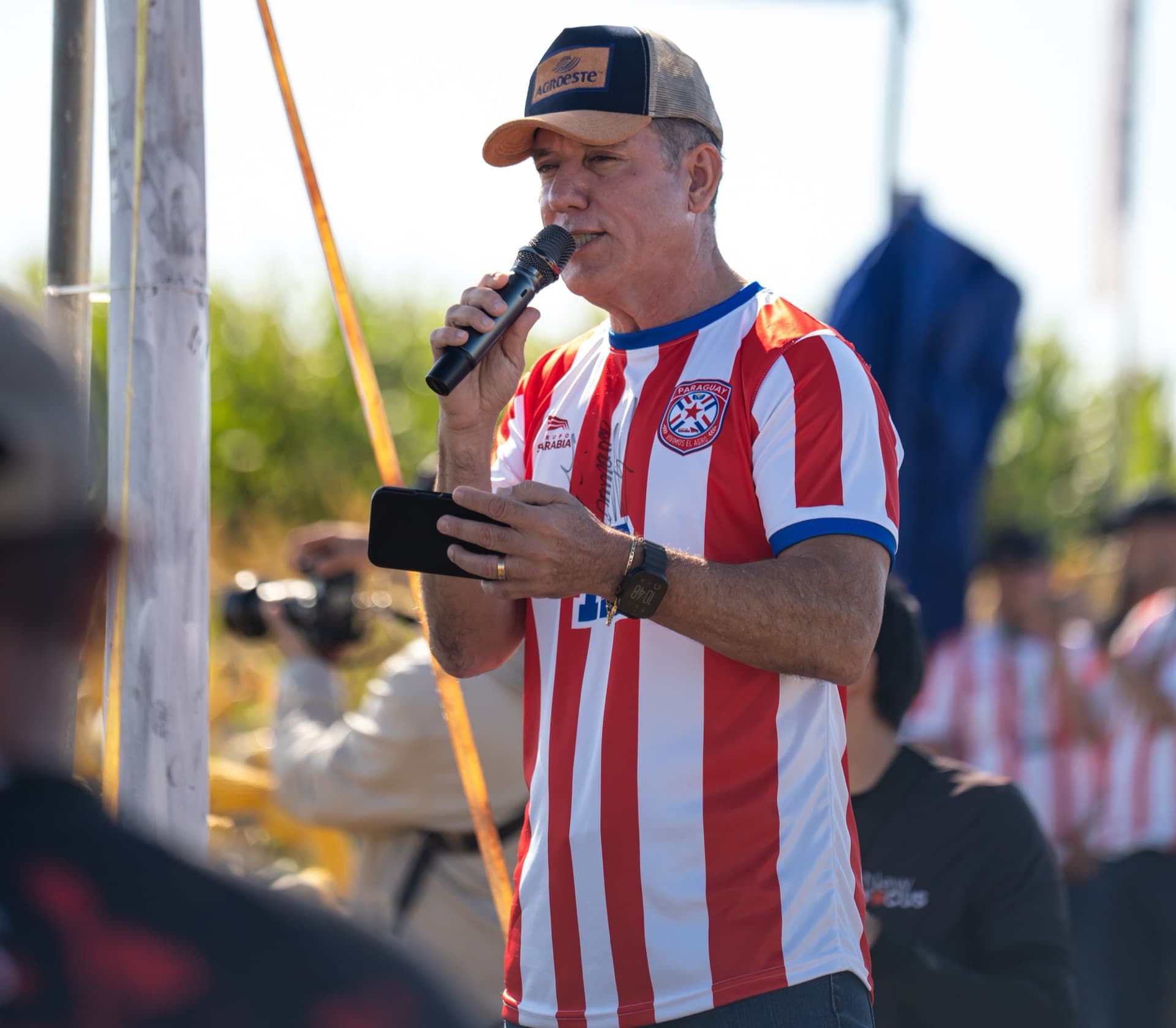 Representante de Agroeste habla durante el encuentro tecnológico de maíz