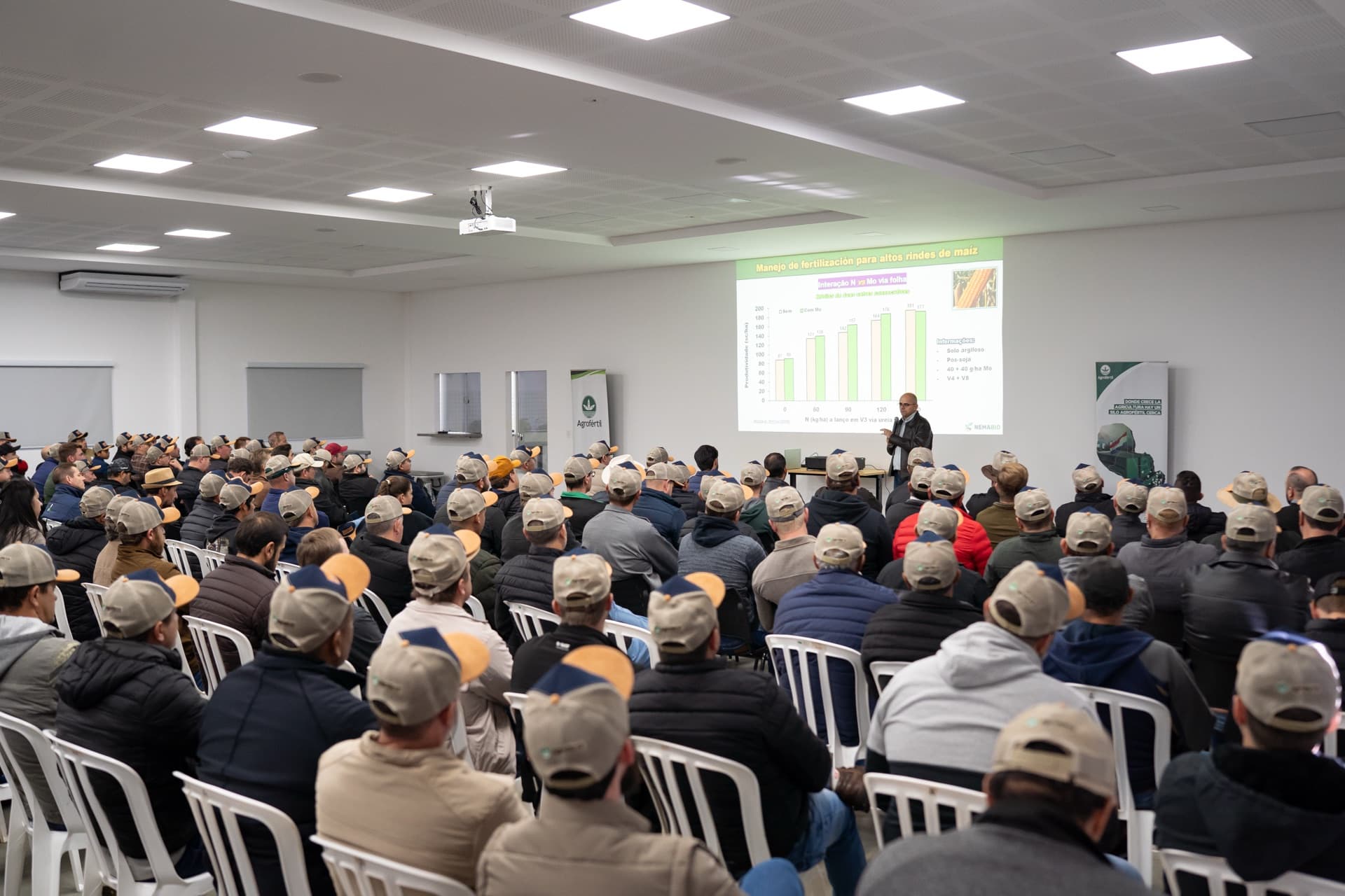 Charla de Claudinei Kappes sobre fertilidad de suelo en maíz segunda zafra