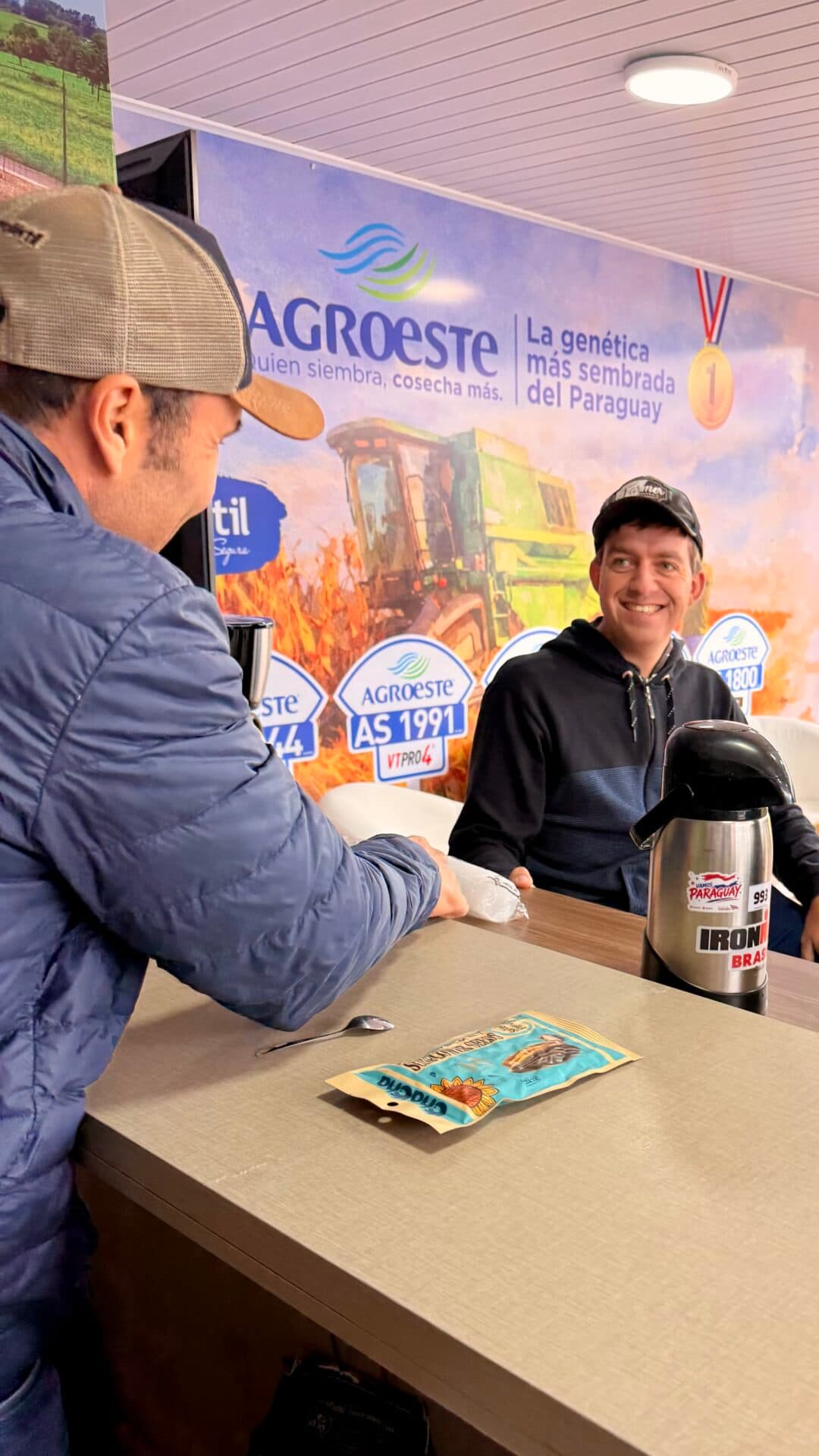 Atención a productores en el stand de Agrofértil durante la Expo Cooprolanda 2026