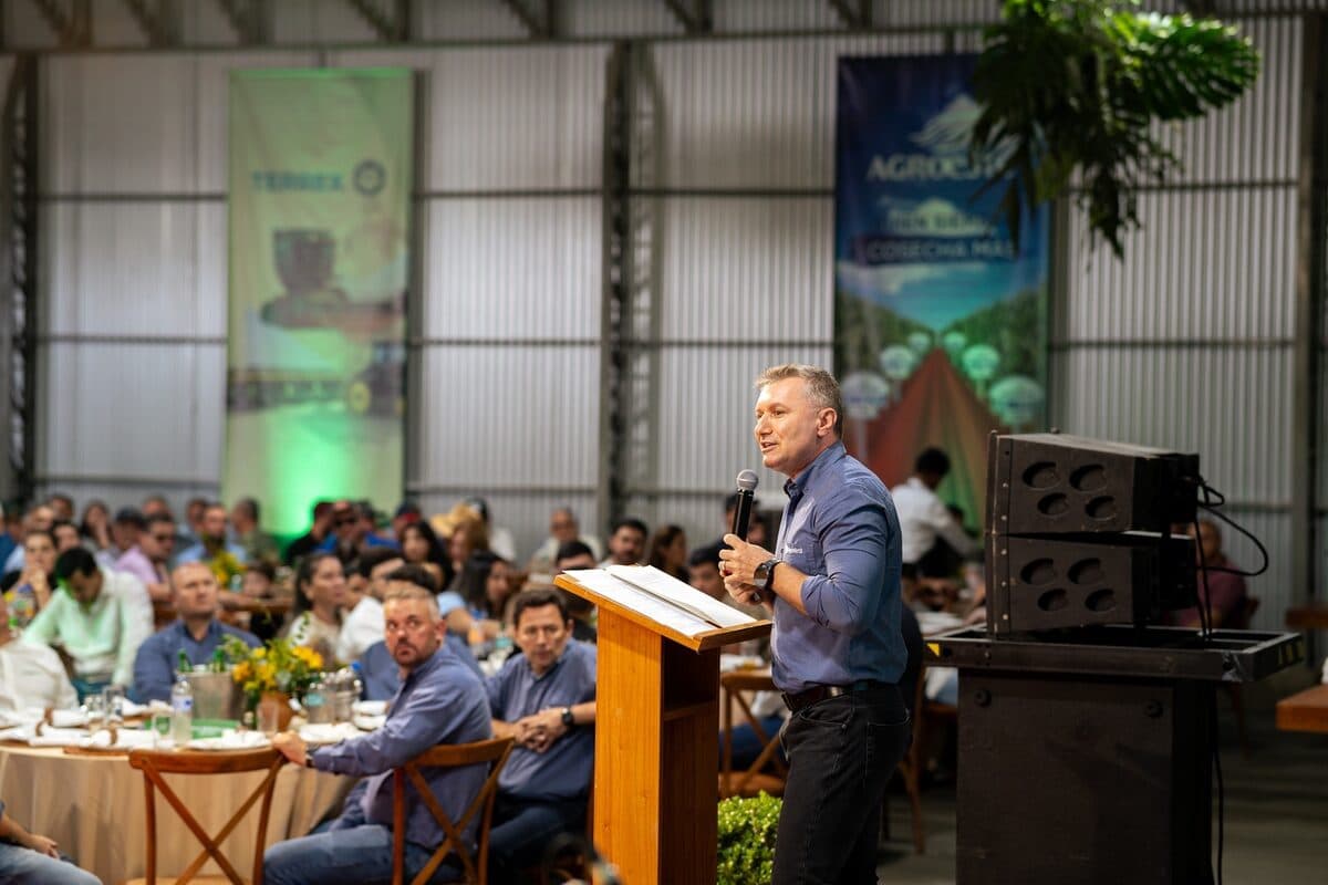 Clevison Mondardo, gerente comercial general de Agrofértil, en las instalaciones del Silo Capitán Bado